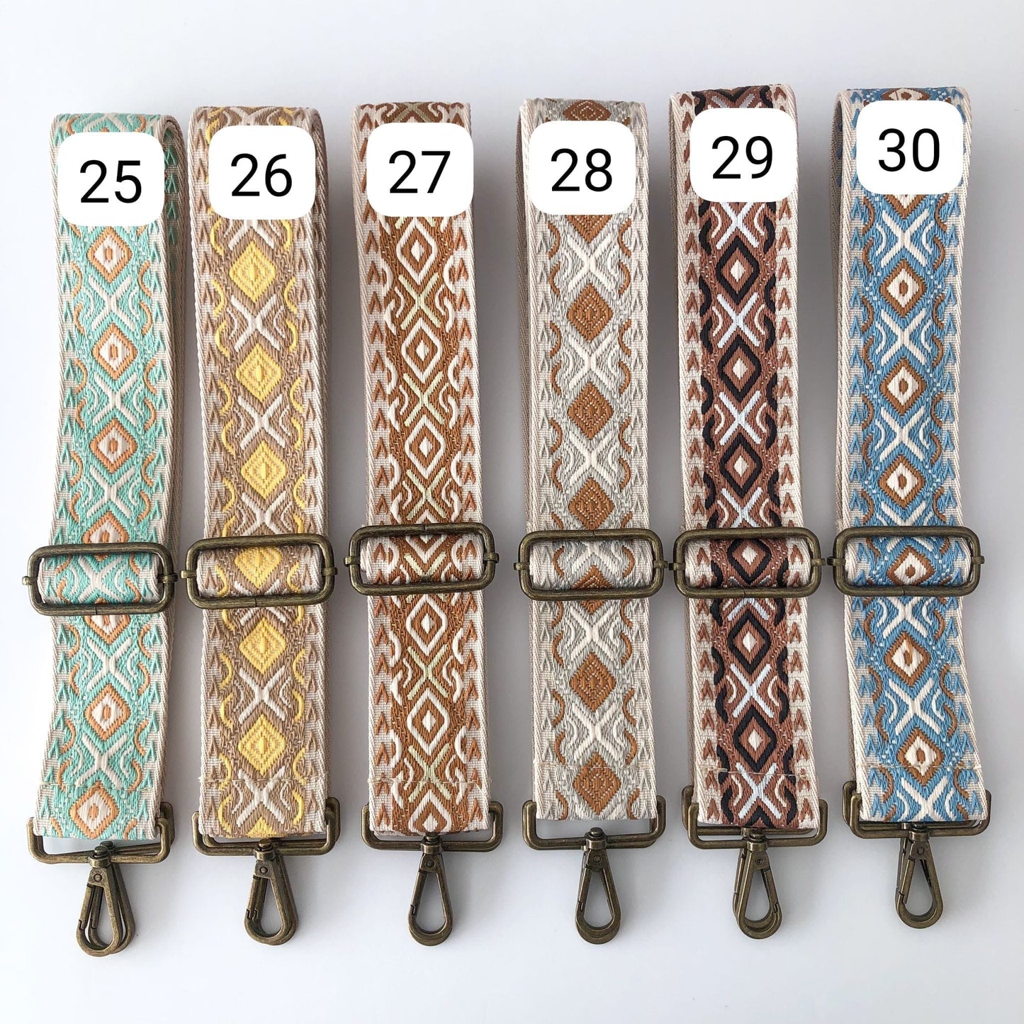 Bolso combinado piel y  loneta con correa étnica  - Color gris claro