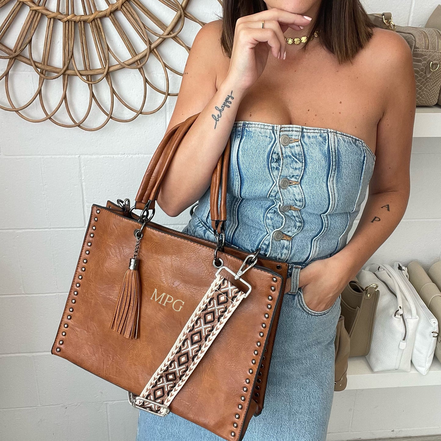 Bolso shopper tachuelas GRANDE  - Color camel