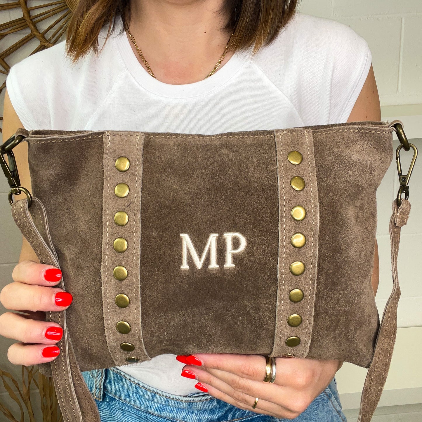 Bandolera tachuelas piel de ante personalizada - Color taupe oscuro