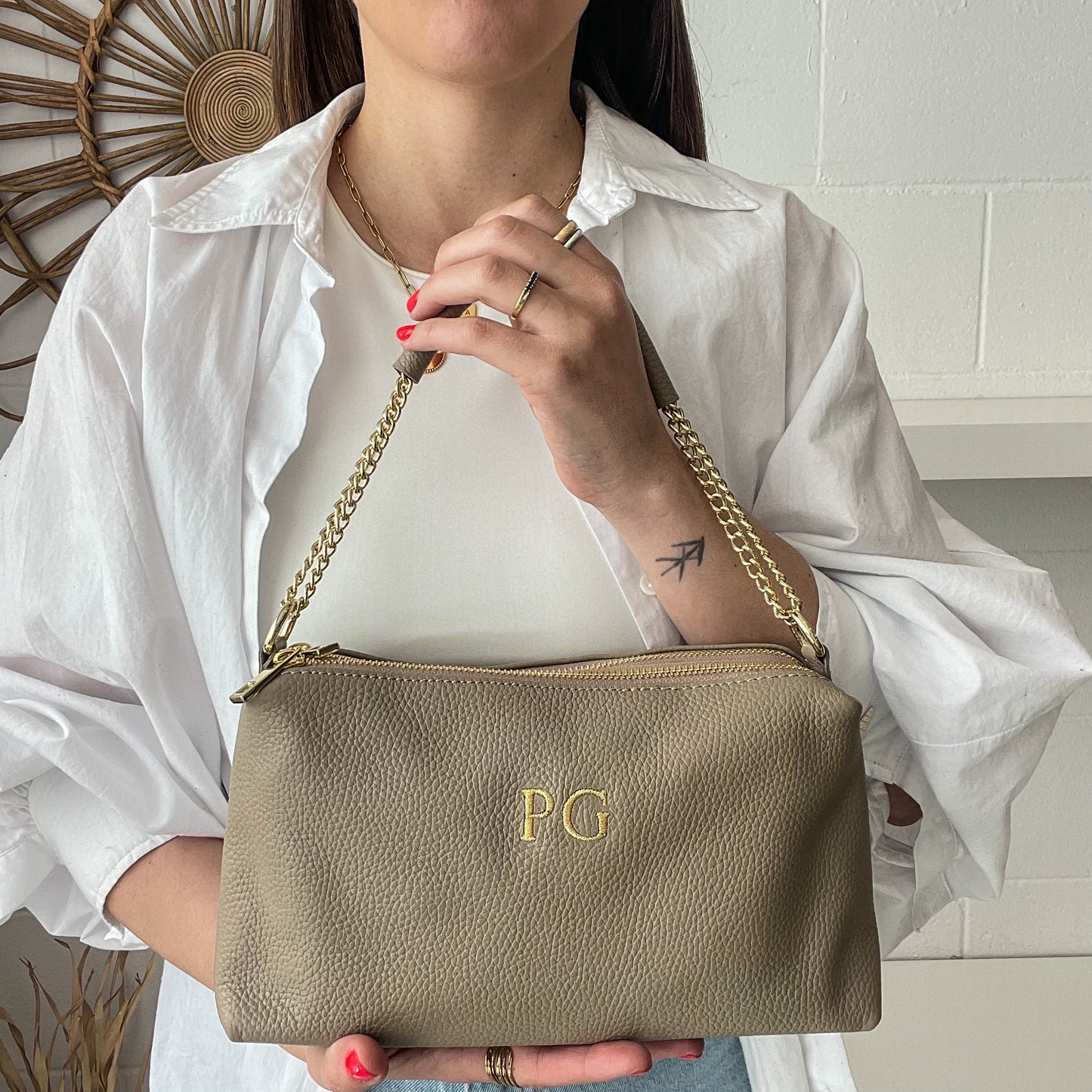 Bolso de piel personalizado doble cadena dorada - color taupe