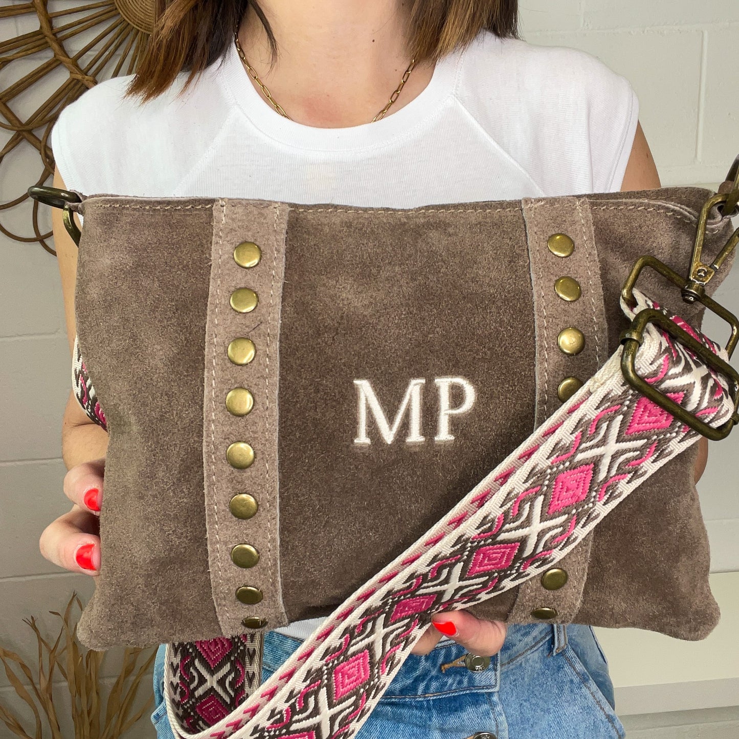 Bandolera tachuelas piel de ante personalizada - Color taupe oscuro