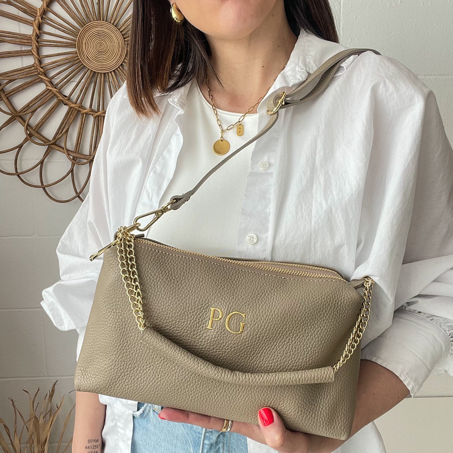 Bolso de piel personalizado doble cadena dorada - color taupe