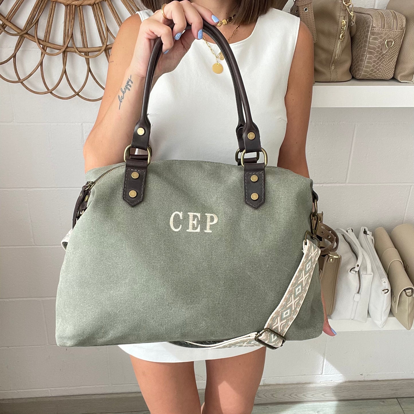 Bolso combinado piel y  loneta con correa étnica  - Color caqui
