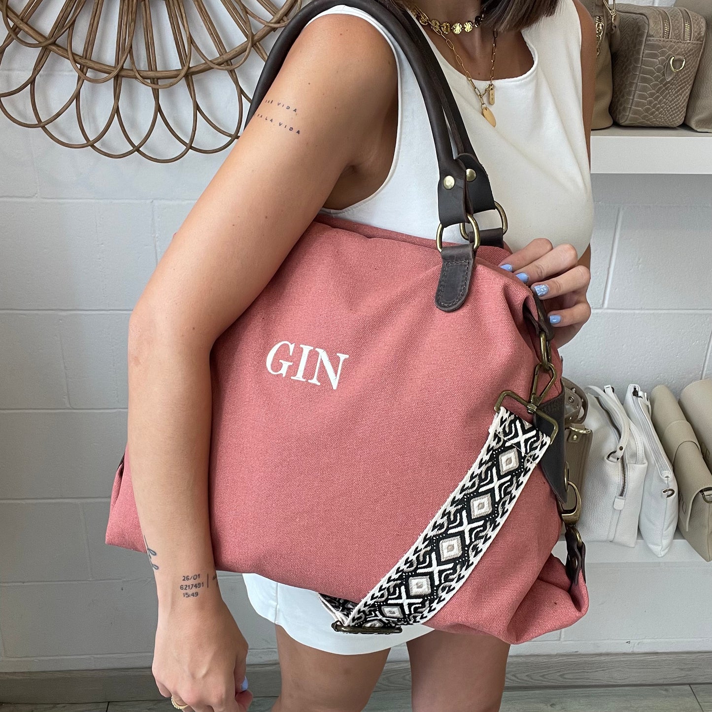 Bolso loneta efecto lavado con correa étnica - Color coral