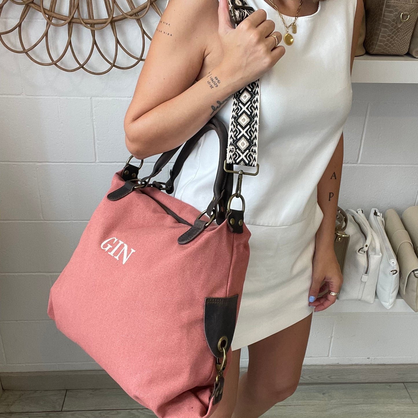 Bolso loneta efecto lavado con correa étnica - Color coral