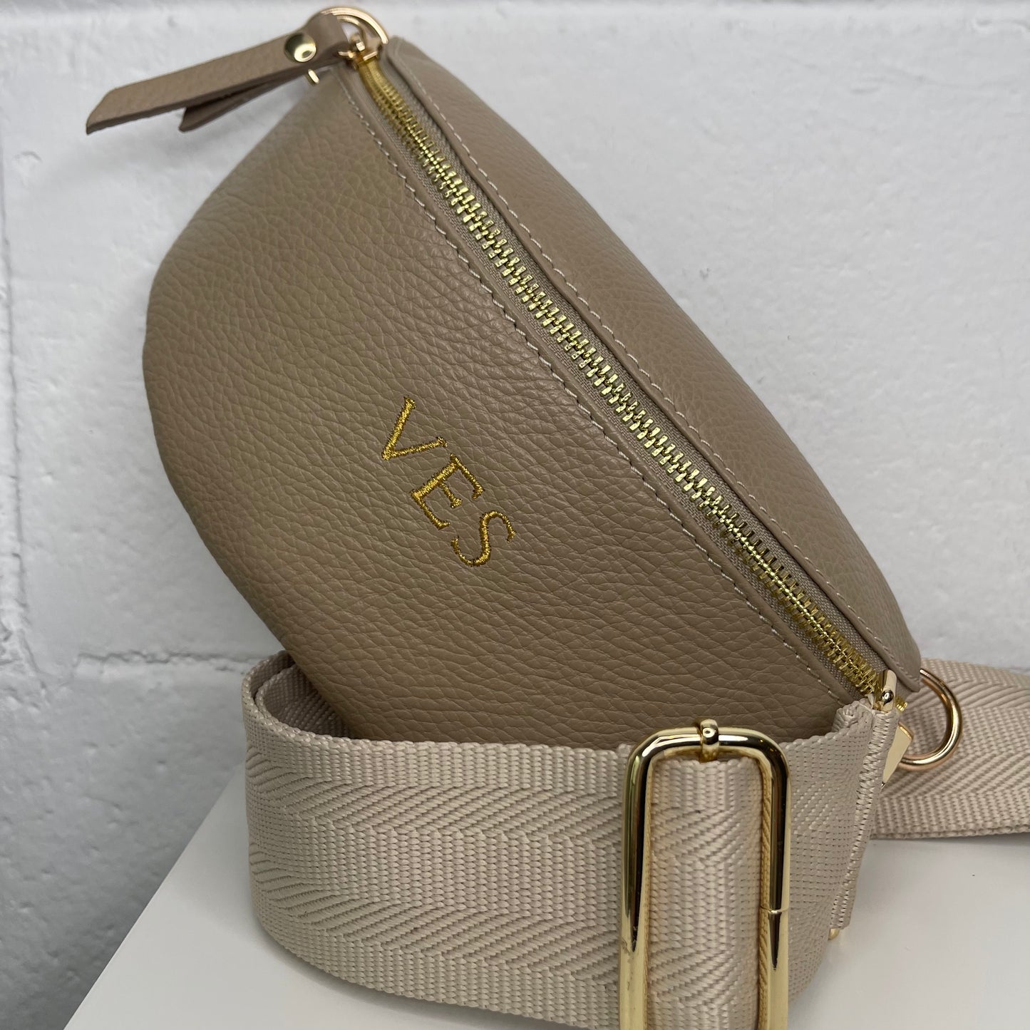 Riñonera pequeña de piel personalizada - Color beige