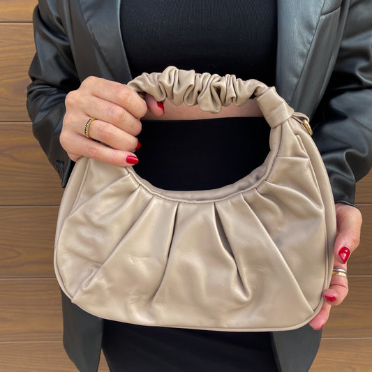 Bolso de mano fruncido de piel  - Color taupe