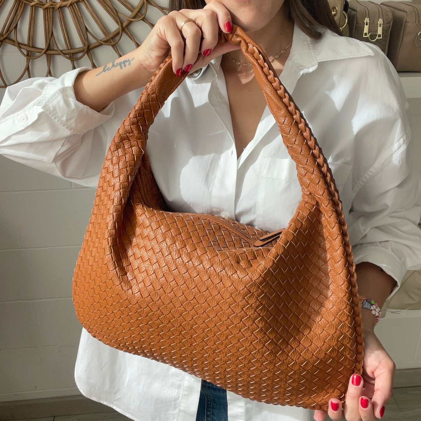 Bolso de mano CRUZADO de piel  - Color camel