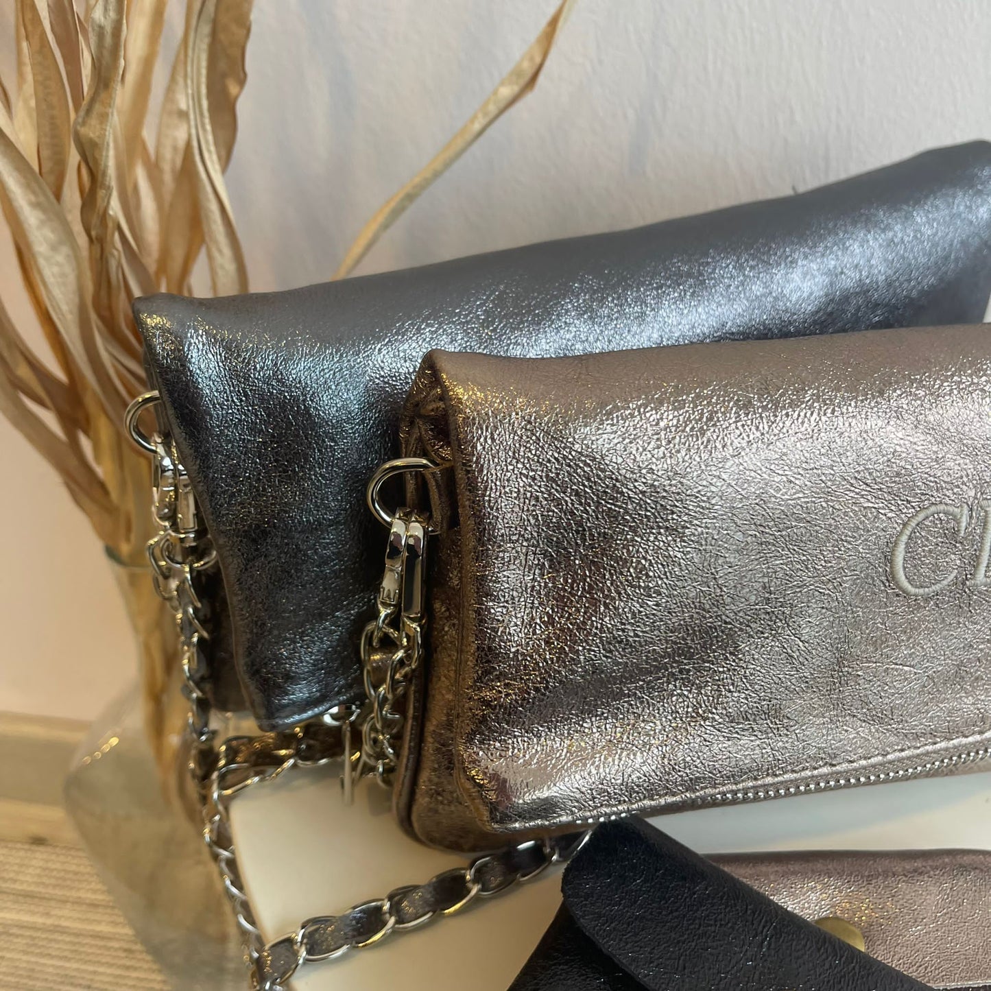 Bolso doble cadena brillante  - color COBRE