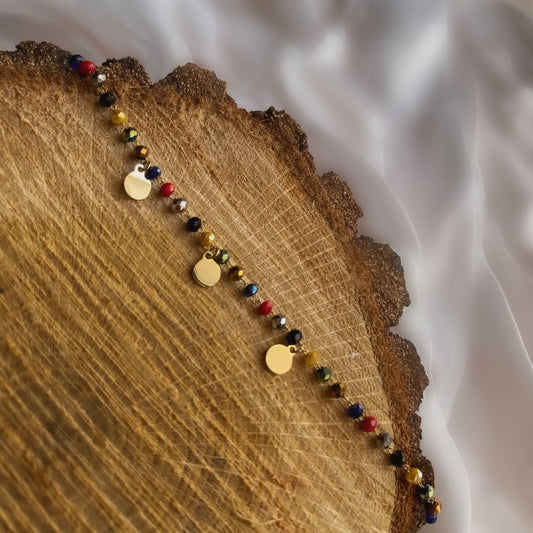 Pulsera multicolor con plaquitas