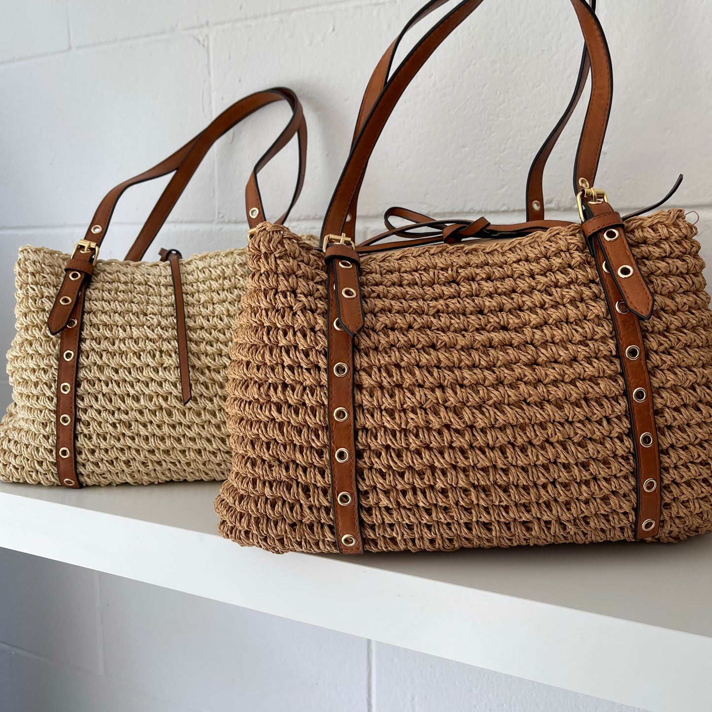 Shopper rafia con hebillas